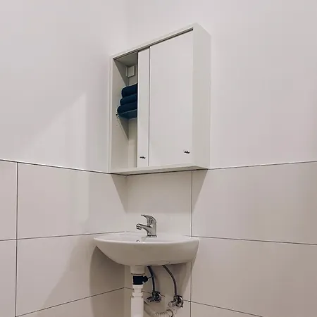 Neuwertiges Mit Schnellem Wlan, Glasfaser, Kostenlose Privatparkplatz Auch Fuer Transporter Geeignet R23 Apartment