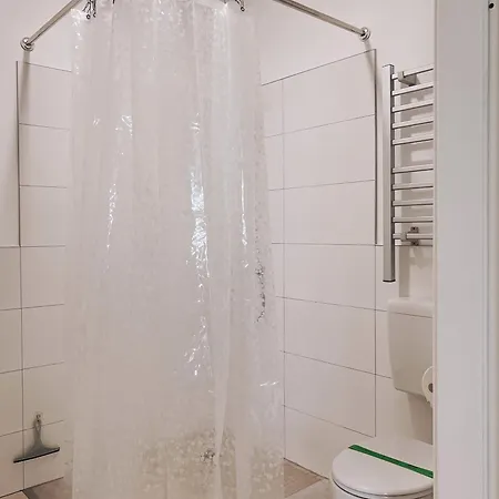 Neuwertiges Mit Schnellem Wlan, Glasfaser, Kostenlose Privatparkplatz Auch Fuer Transporter Geeignet R23 Apartman